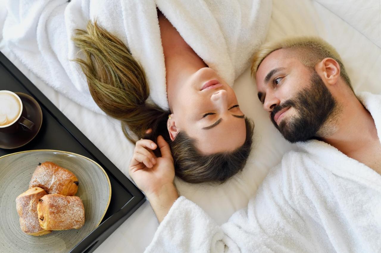Moevenpick Hotel Bahrain Muharraq Extérieur photo A couple relaxing at a spa