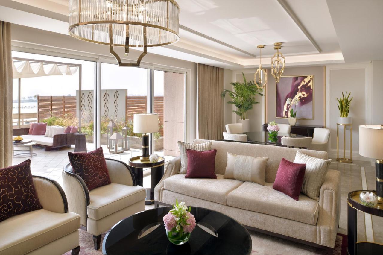 Moevenpick Hotel Bahrain Muharraq Extérieur photo The living room of a Presidential Suite
