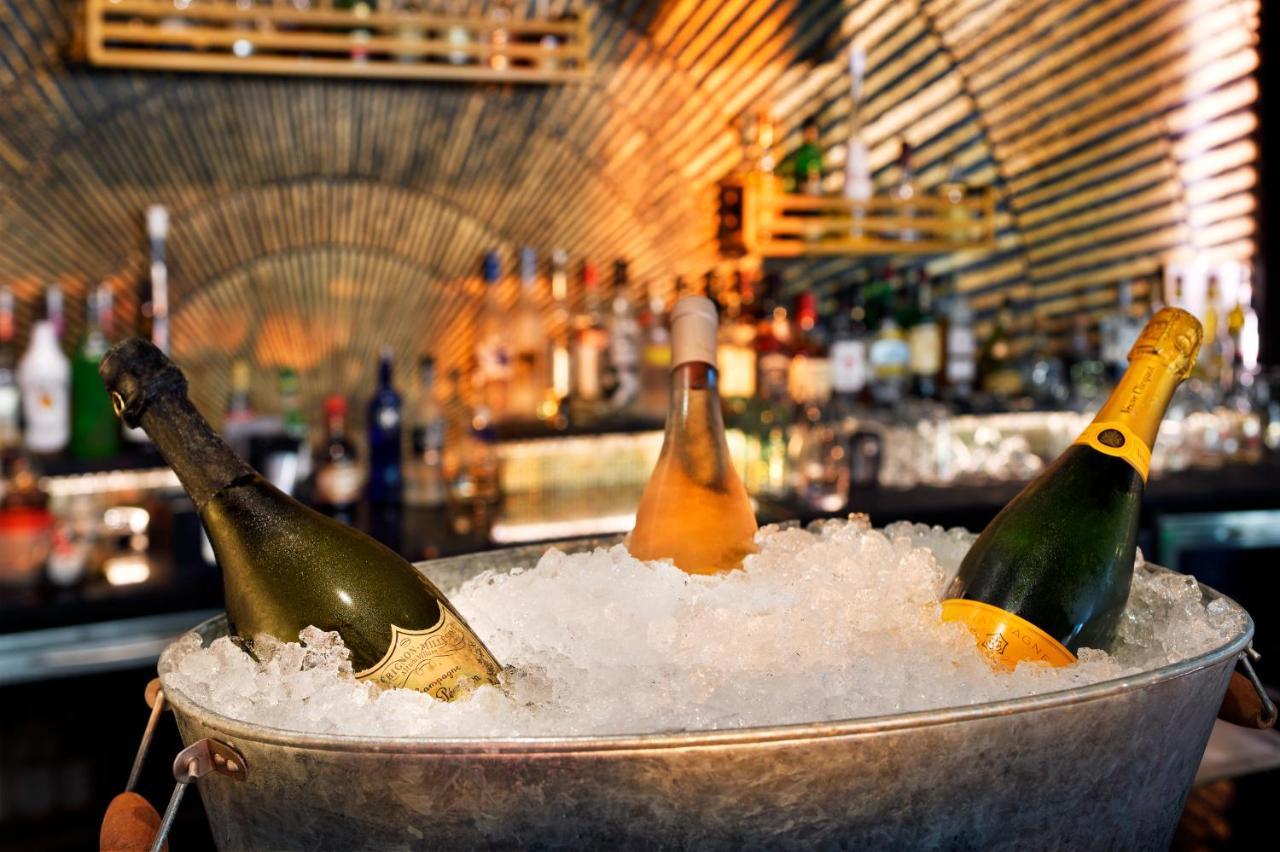 Moevenpick Hotel Bahrain Muharraq Extérieur photo Champagne bottles in a champagne bucket