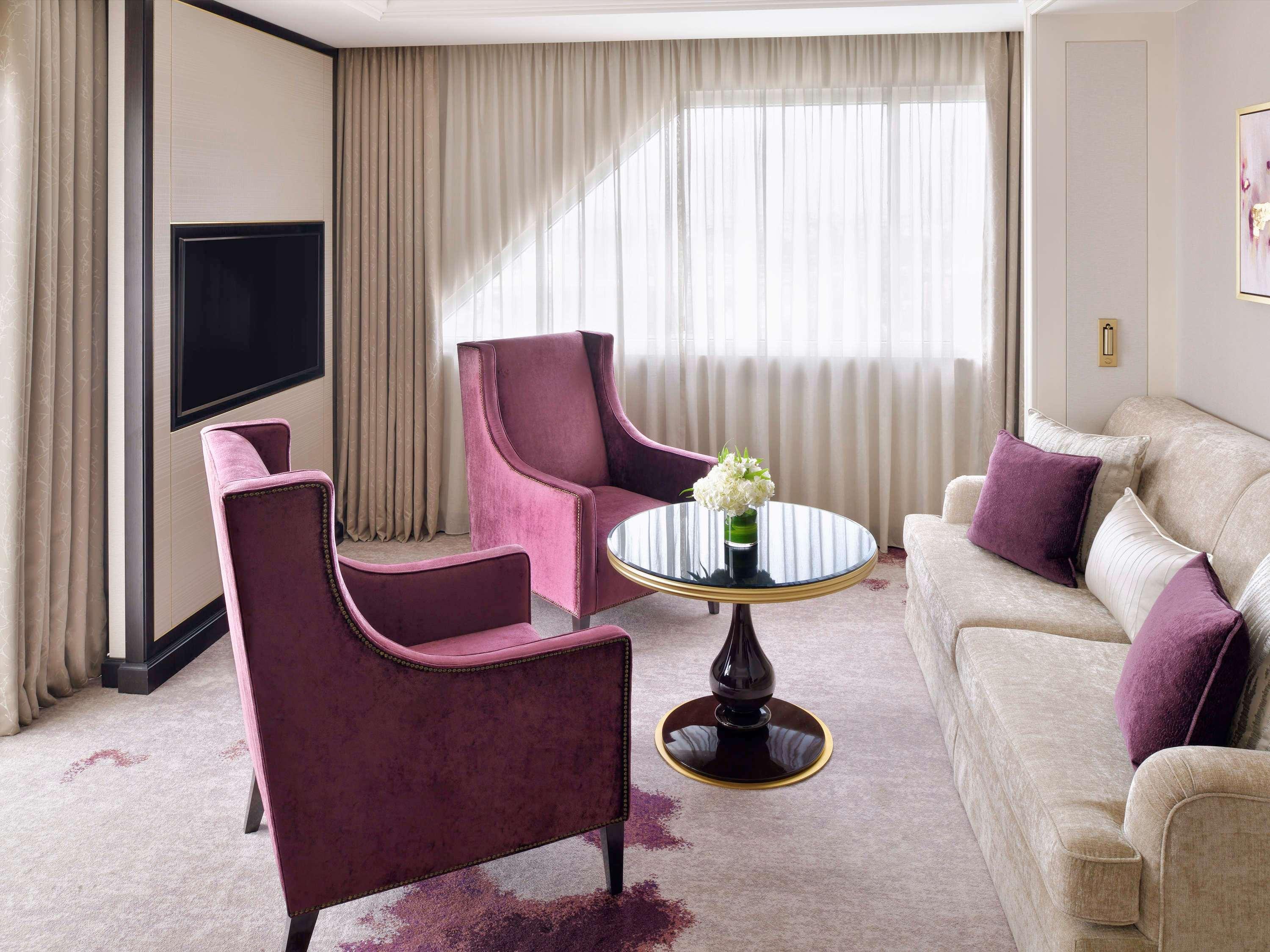 Moevenpick Hotel Bahrain Muharraq Extérieur photo A suite at the Mandarin Oriental, London