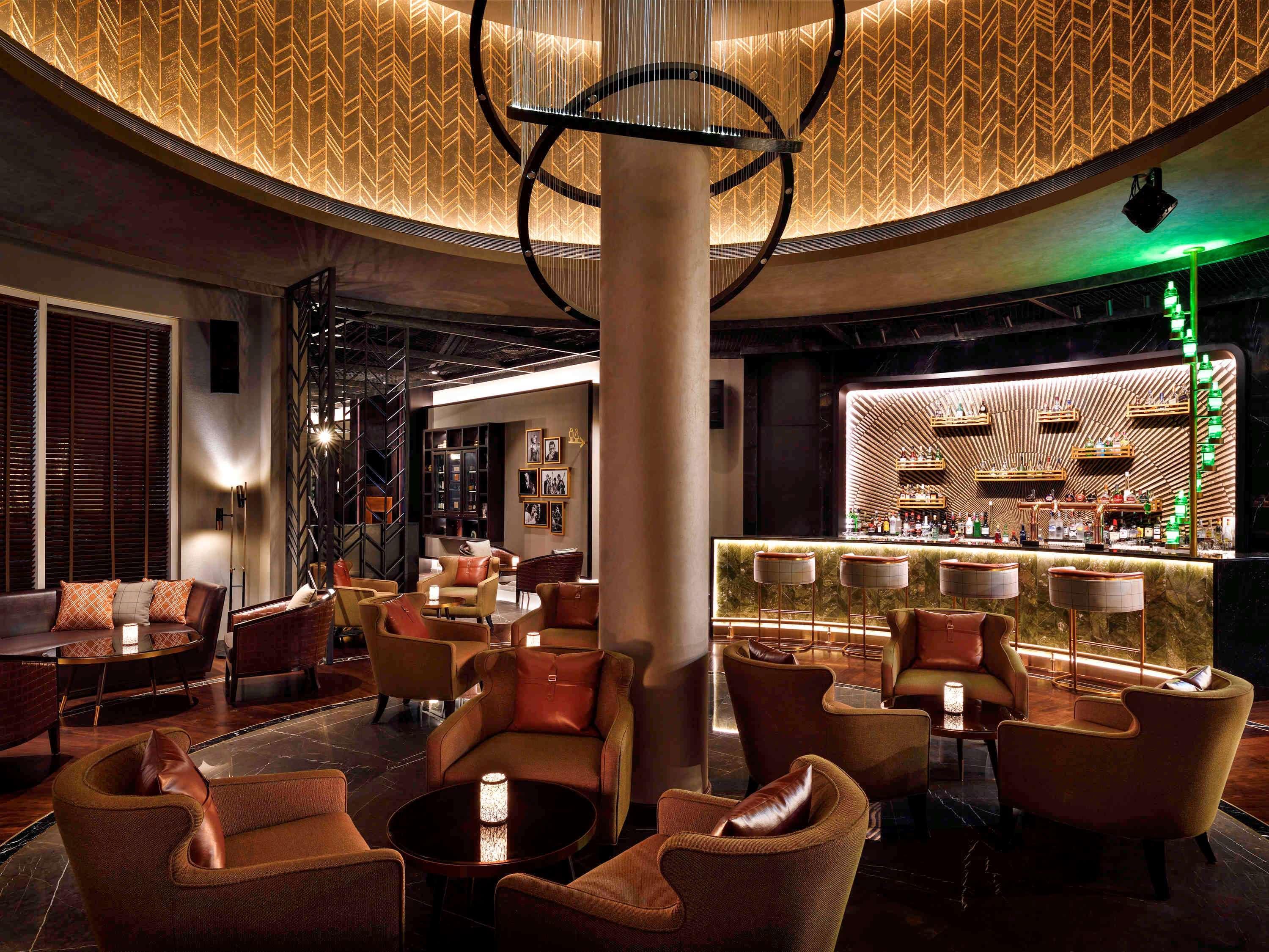 Moevenpick Hotel Bahrain Muharraq Extérieur photo The bar at the Mandarin Oriental, Bangkok