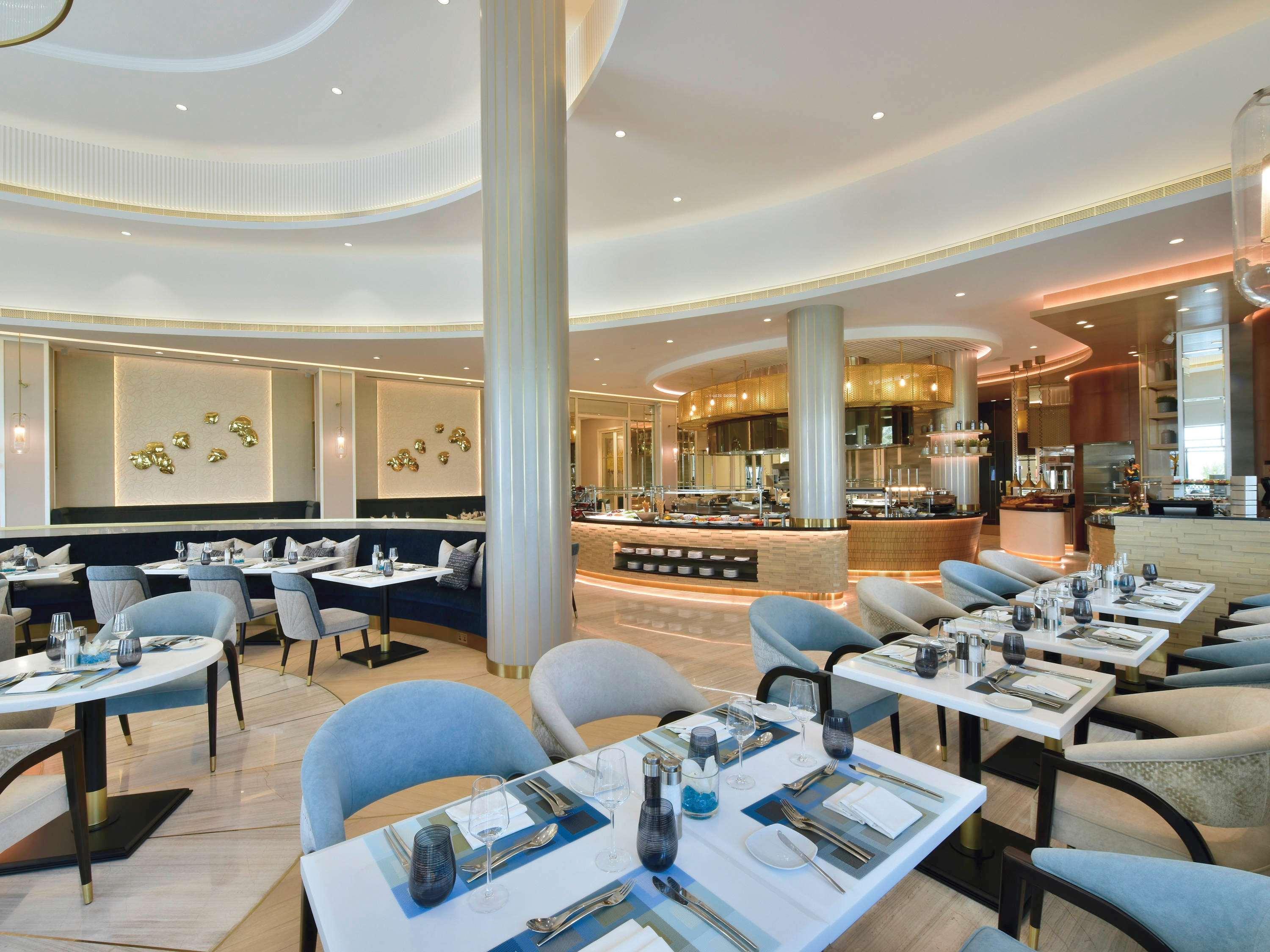 Moevenpick Hotel Bahrain Muharraq Extérieur photo The restaurant