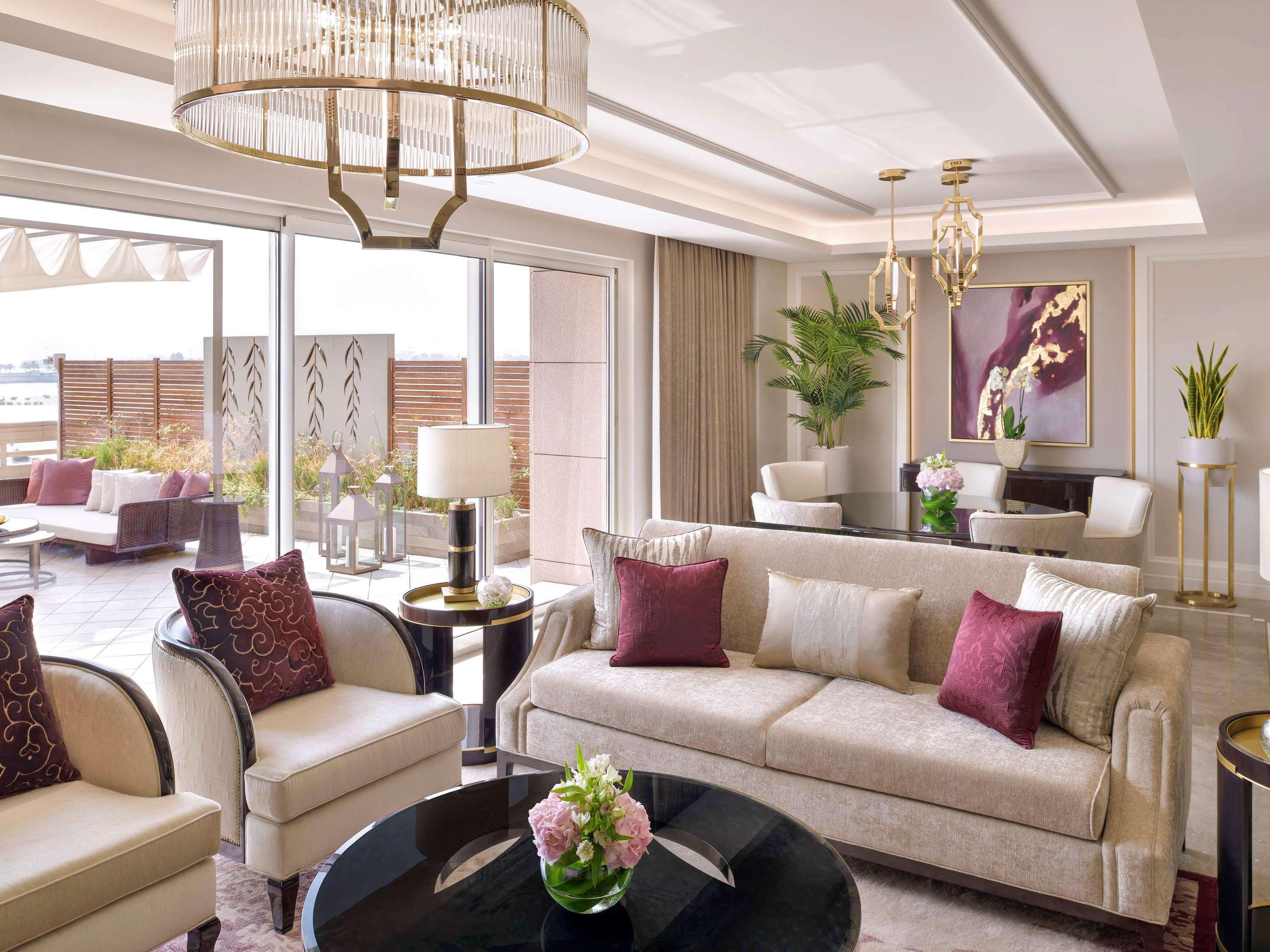 Moevenpick Hotel Bahrain Muharraq Extérieur photo The living room of a Presidential Suite