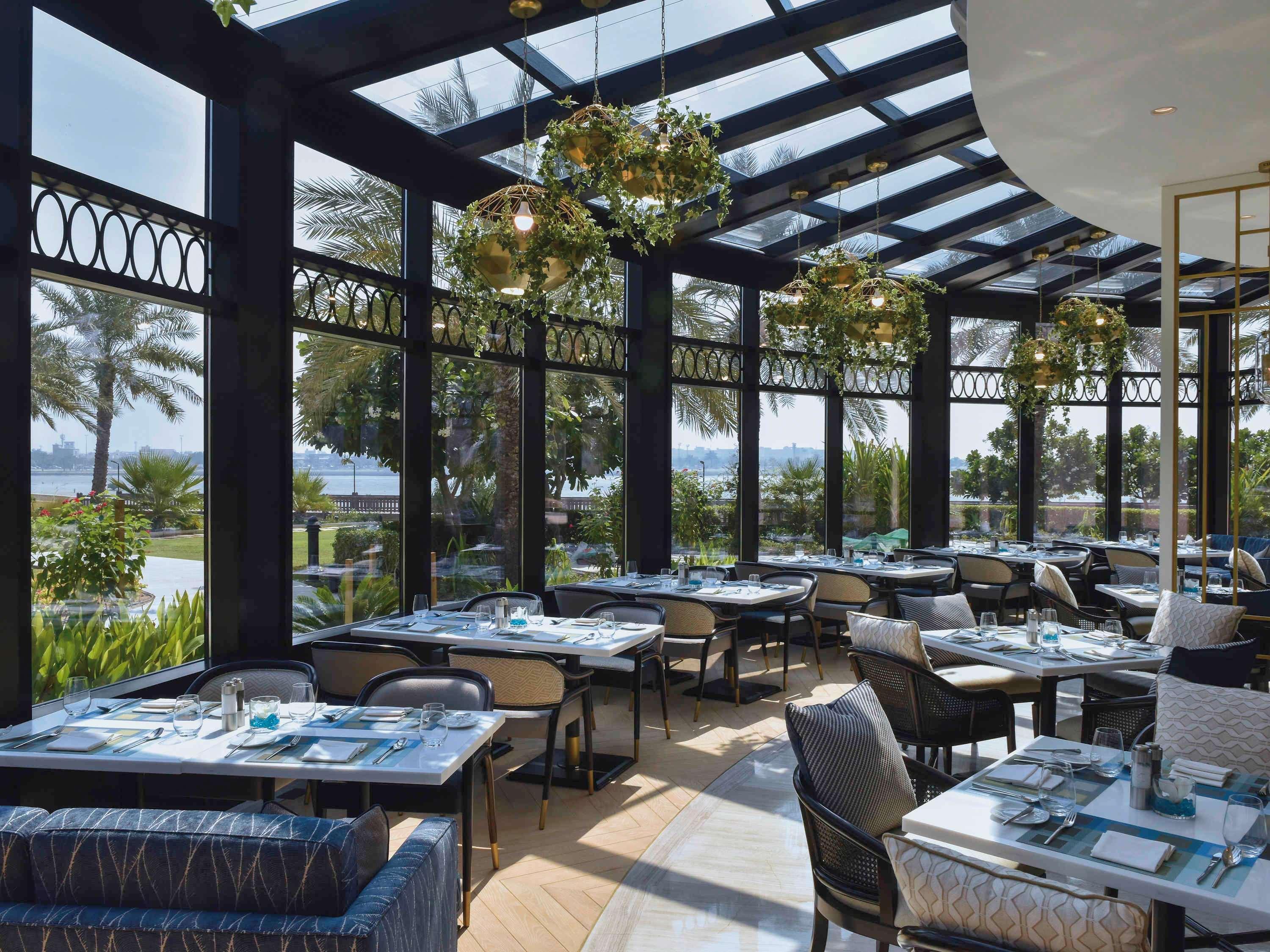Moevenpick Hotel Bahrain Muharraq Extérieur photo The Beach Restaurant