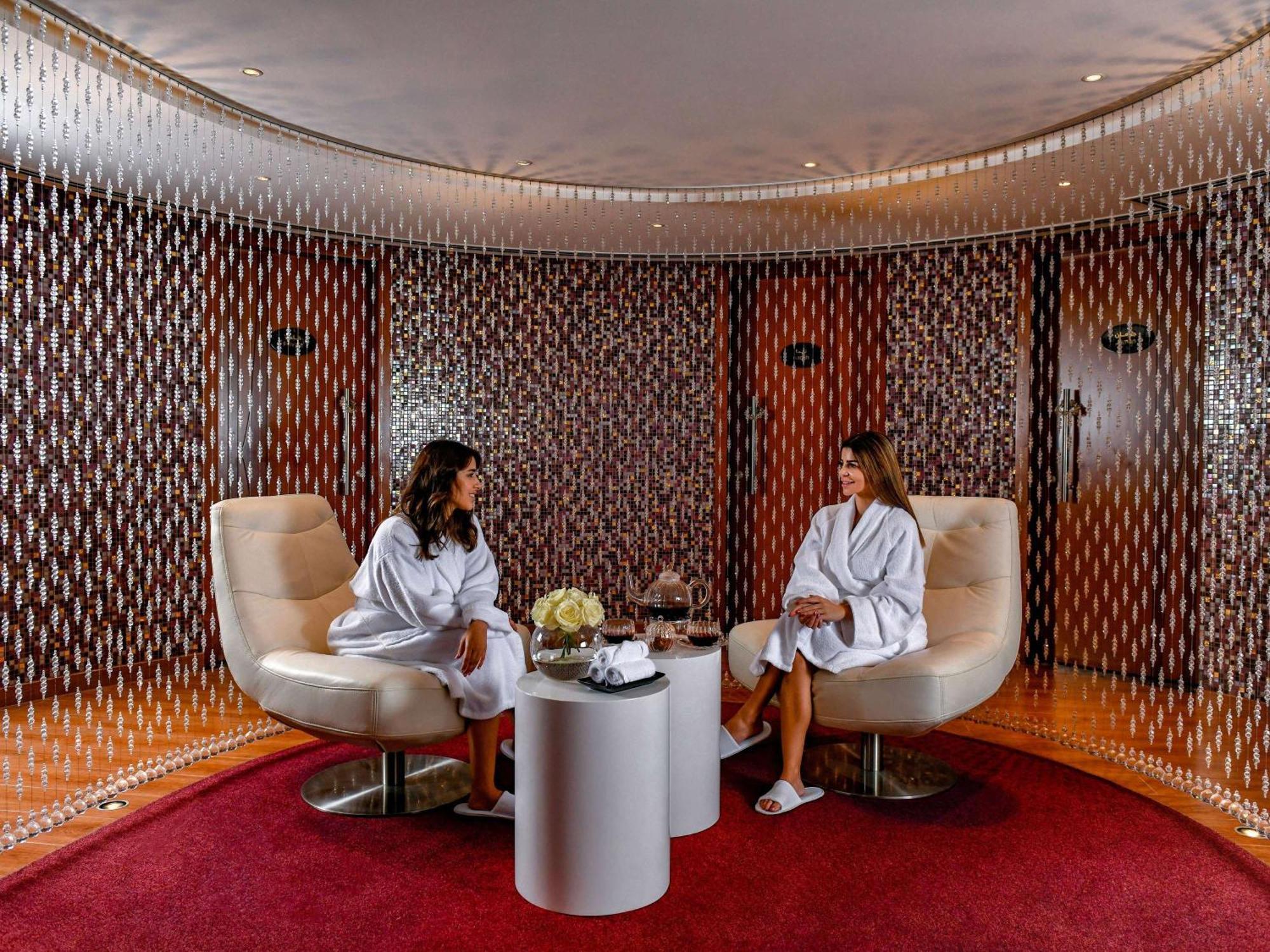 Moevenpick Hotel Bahrain Muharraq Extérieur photo The spa at the Jumeirah Emirates Towers Hotel