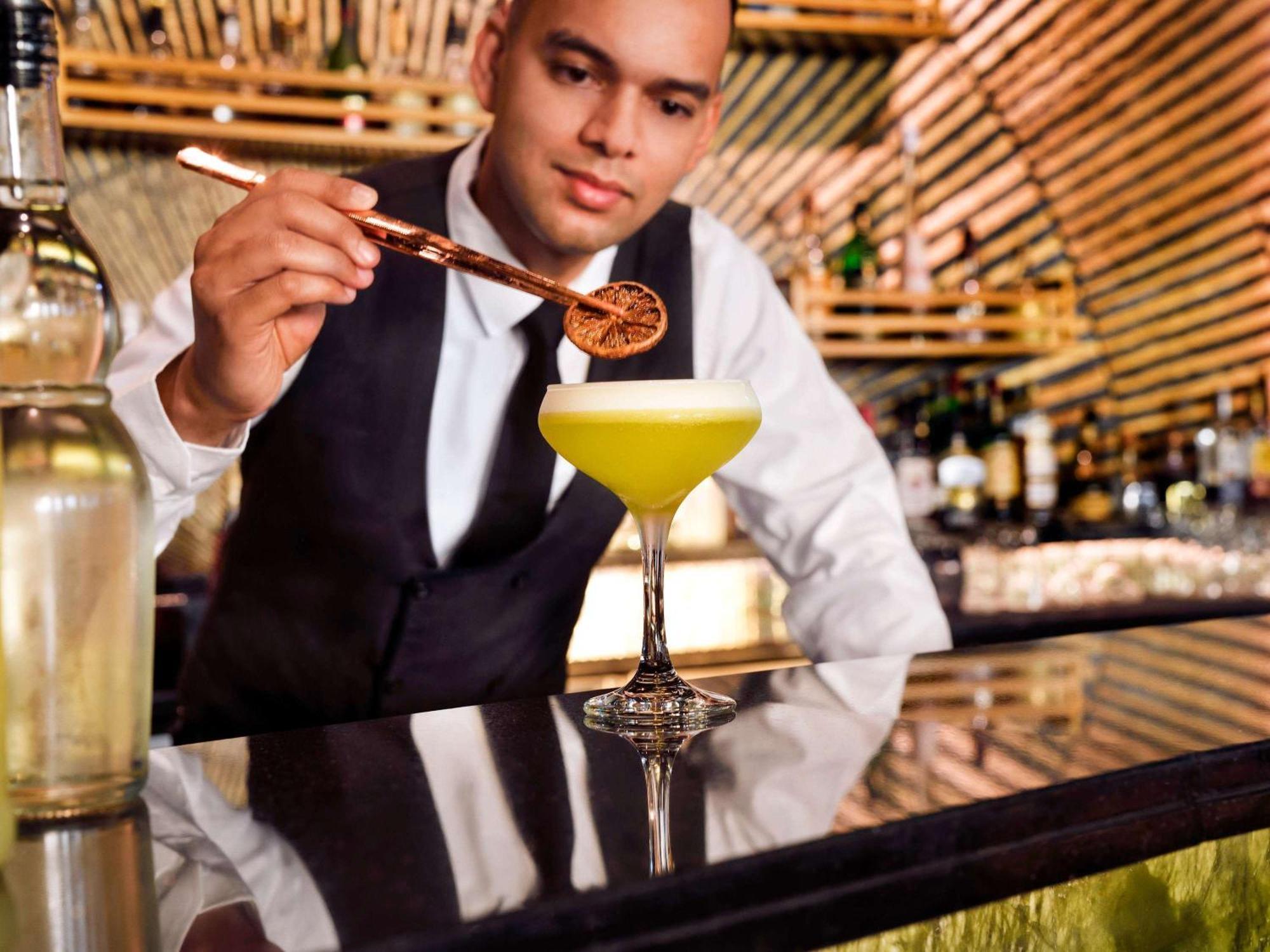 Moevenpick Hotel Bahrain Muharraq Extérieur photo A bartender at work