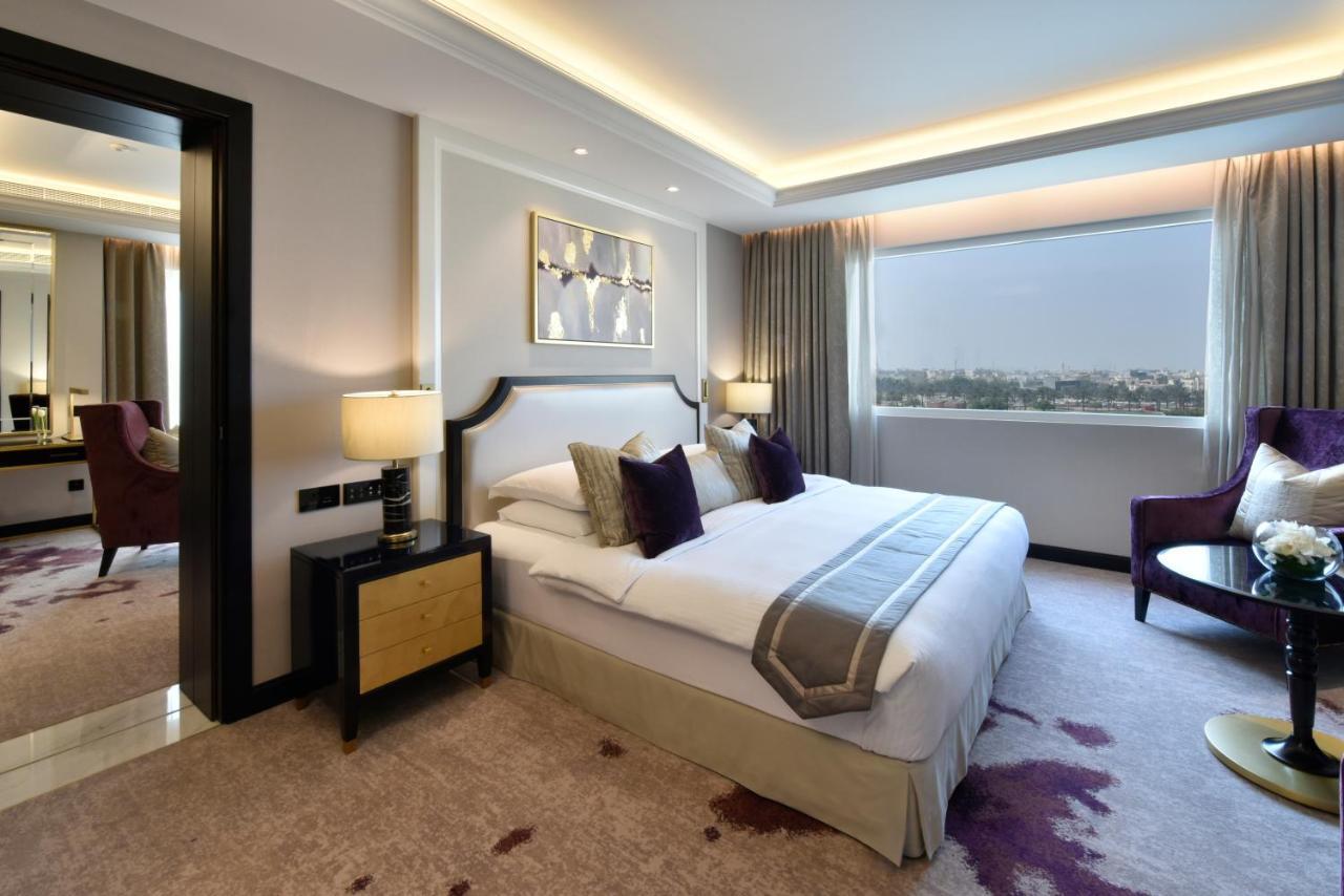 Moevenpick Hotel Bahrain Muharraq Extérieur photo Suite bedroom