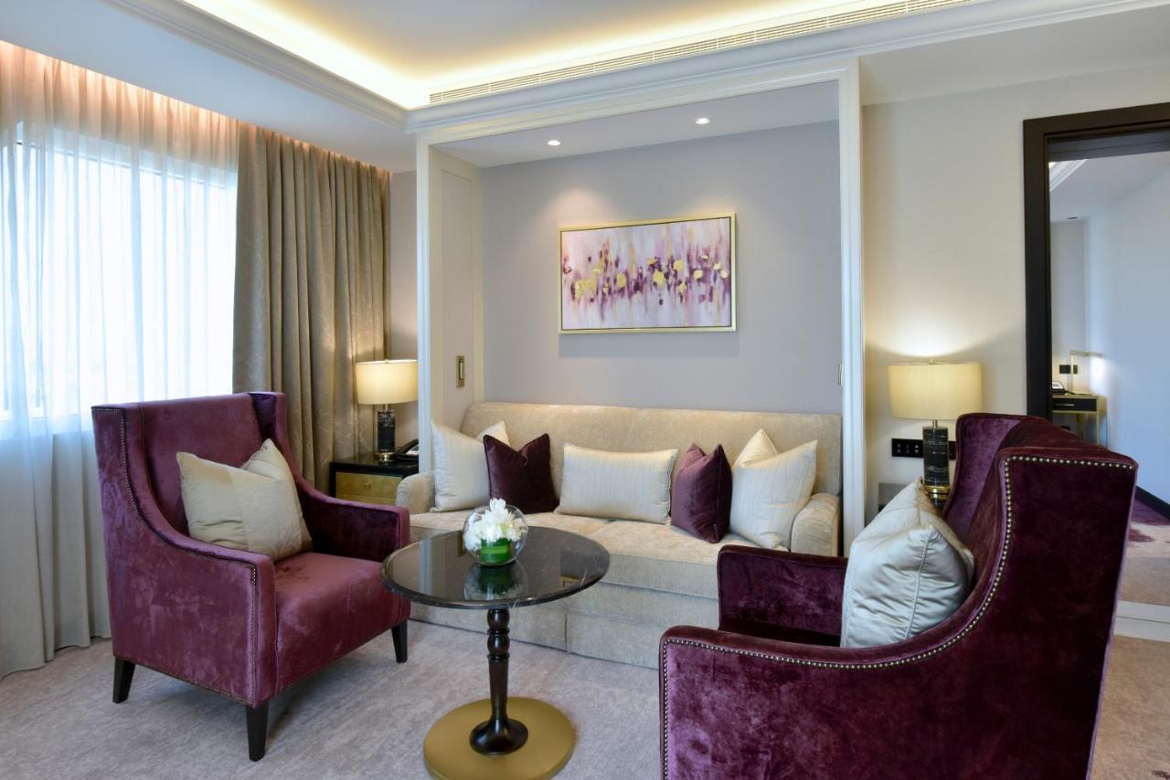 Moevenpick Hotel Bahrain Muharraq Extérieur photo A suite at the hotel