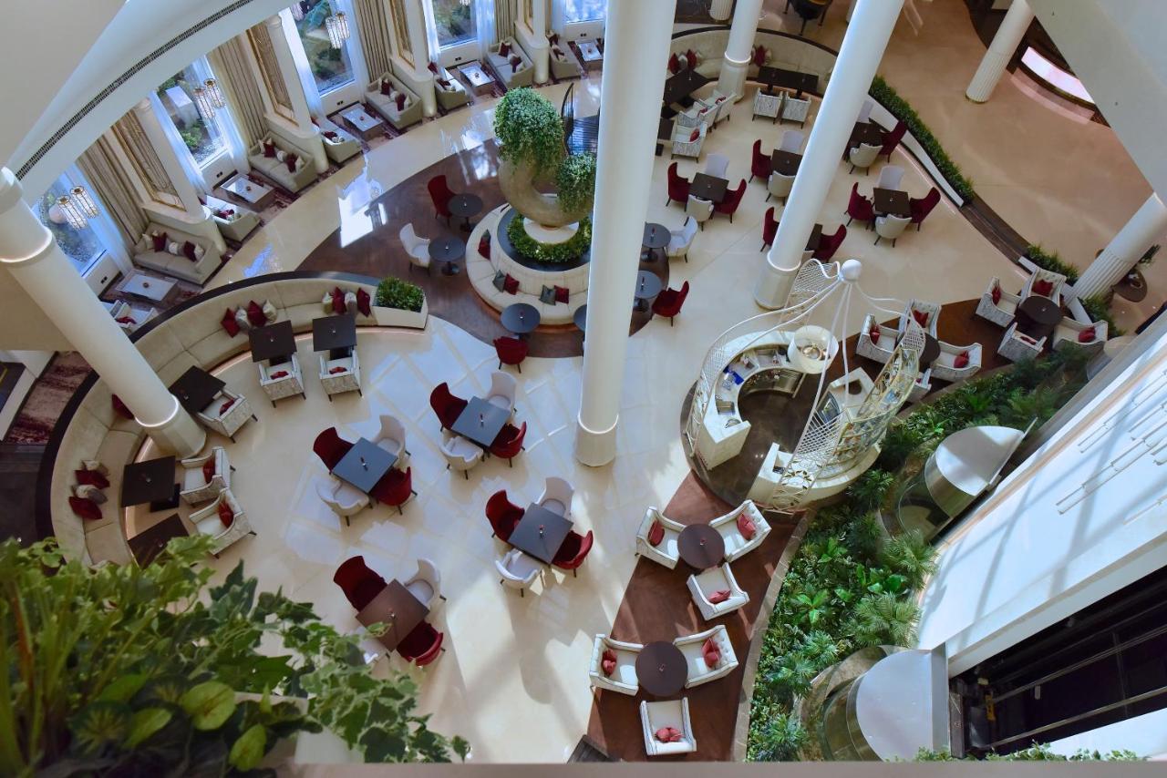Moevenpick Hotel Bahrain Muharraq Extérieur photo The lobby of the hotel