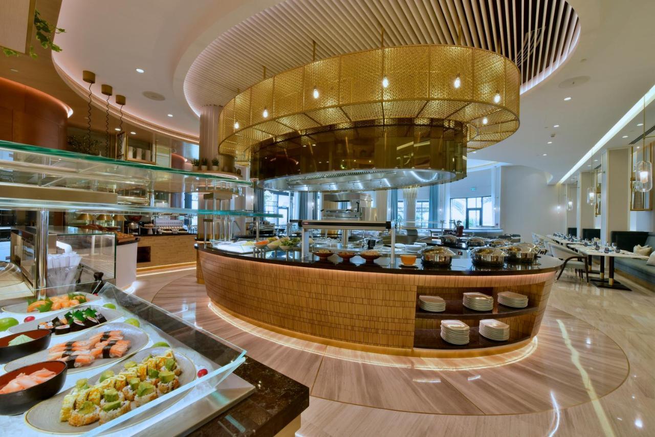 Moevenpick Hotel Bahrain Muharraq Extérieur photo The buffet at the hotel