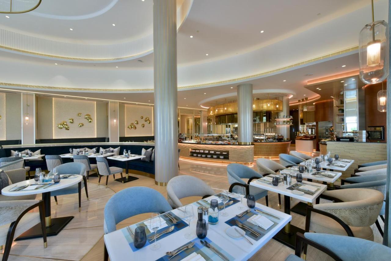 Moevenpick Hotel Bahrain Muharraq Extérieur photo The restaurant